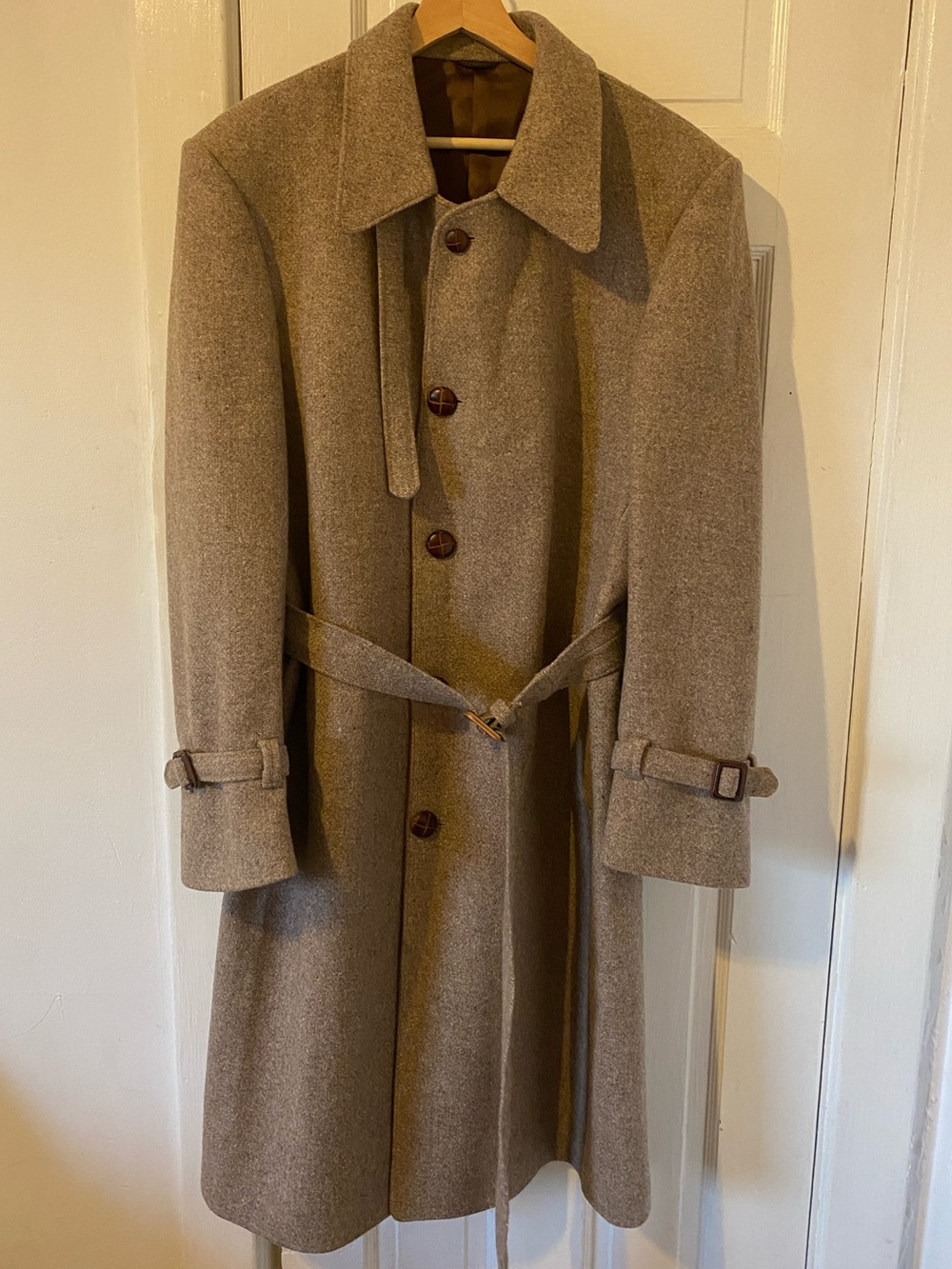 Vintage Men’s Classic Wool Coat, size 40 (large)
